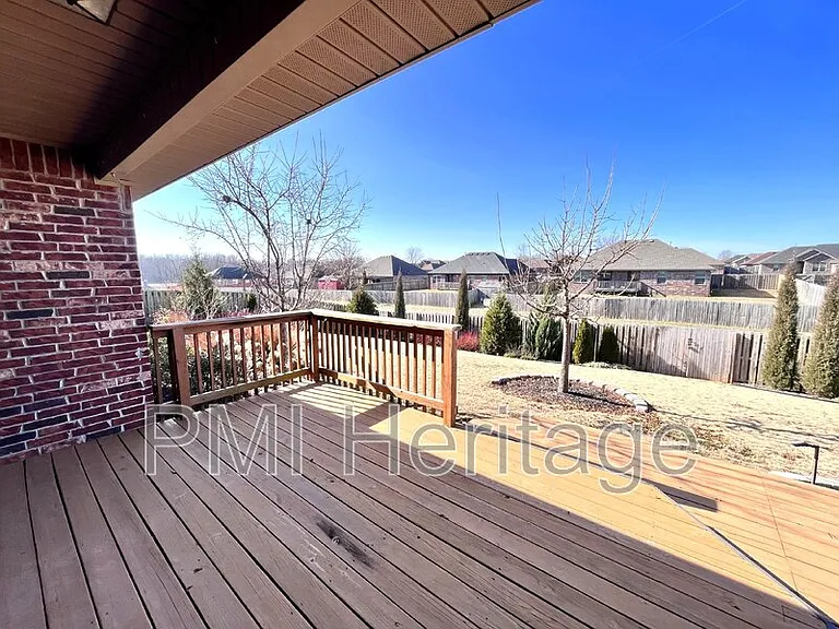 206 Peyton St — Photo 24