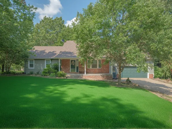 2210 Sunset Circle, Neosho, MO 64850