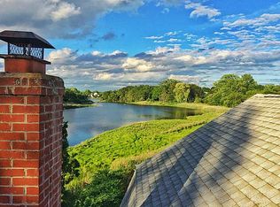 1 Possner Ave, Warwick, RI 02889