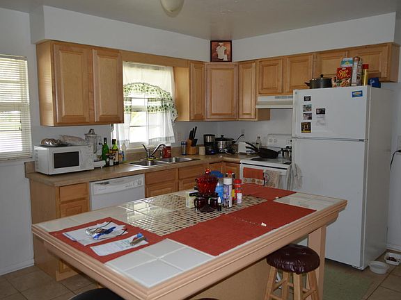 4th image of 1104 N Singleton Ave