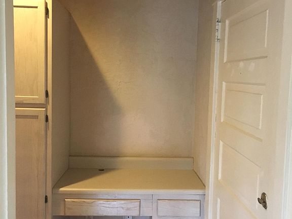 Built-in desk in the kitchen