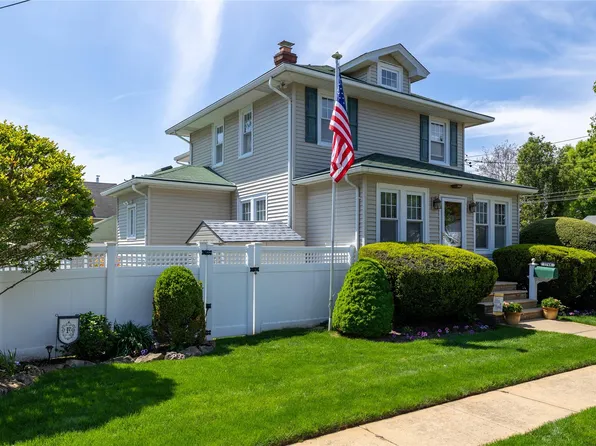1744 Conway Street, Seaford, NY 11783