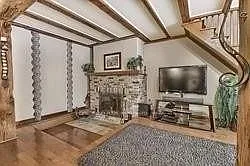 17 Yongehurst Rd — Photo 5