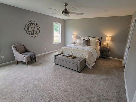 4th image of 651 Vaughan Ave
