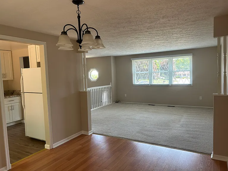 108 Sharbot Ct — Photo 3