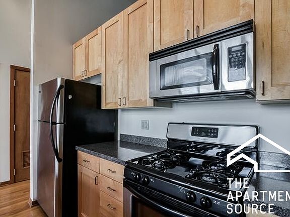 3rd image of 2934 N Milwaukee Ave #9