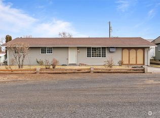 1012 S Grant Ave, Warden, WA 98857