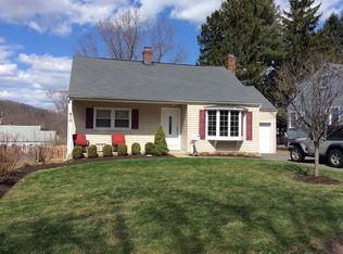 910 Parkway Pl, Peekskill, NY 10566