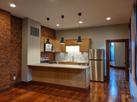 7 Wallace Avenue, 2