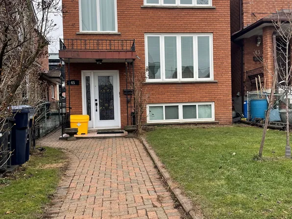 45 Lapp St, Toronto, ON M6N 3W5