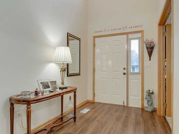 2nd image of 859 Aspen Cir