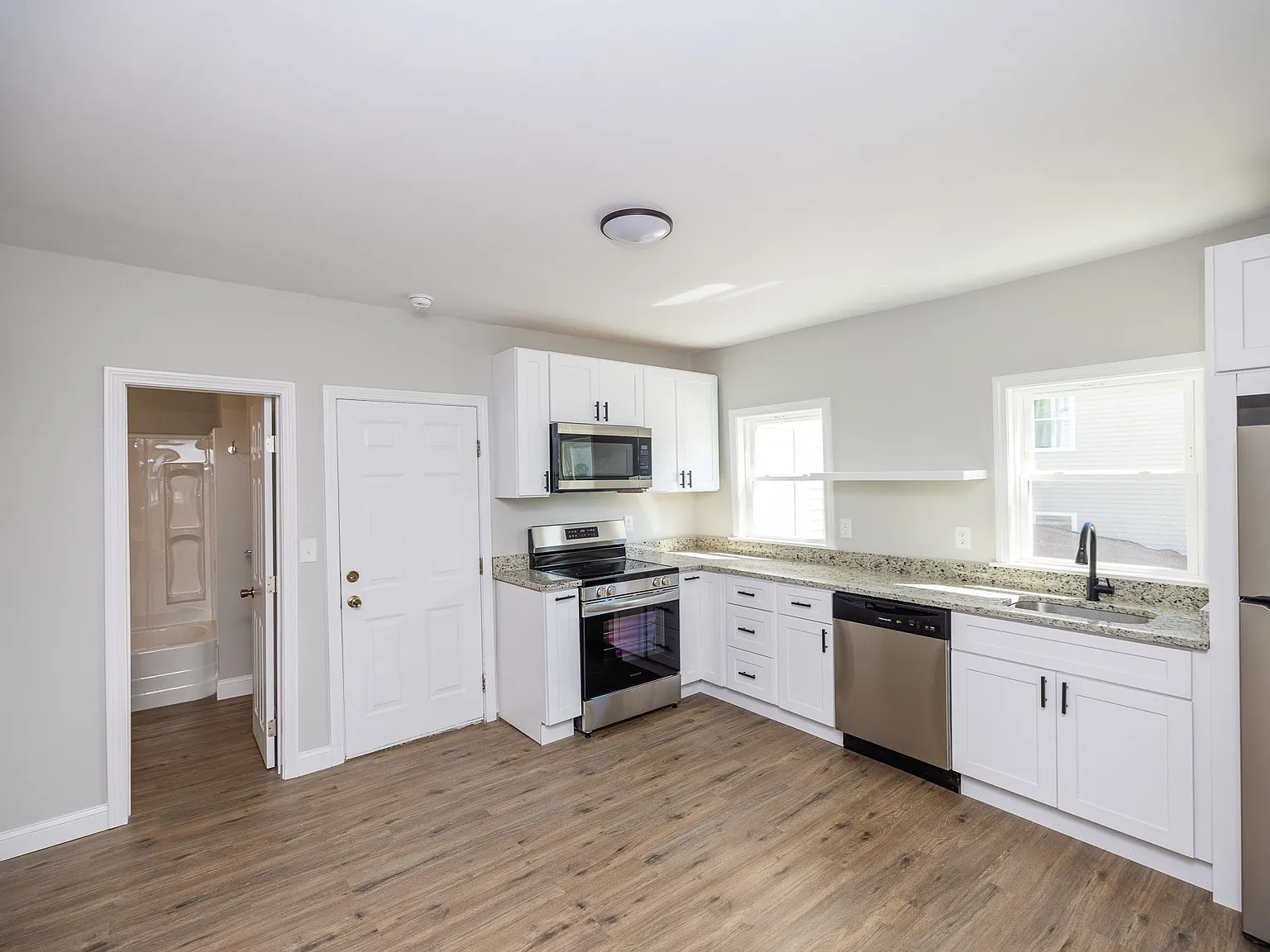 2 bed, 1.0 bath, 800 sqft, $2,000 — Photo 3