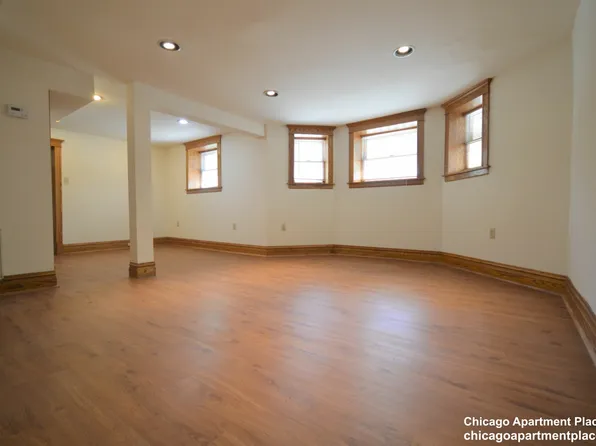 852 W Waveland Ave #G, Chicago, IL 60613