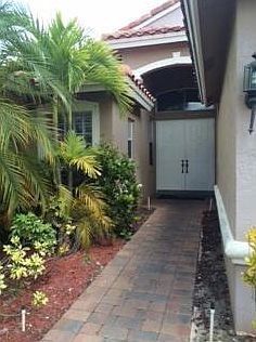 4th image of 901 SW 191st Ter