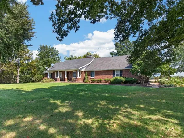 12692 Elm Park Rd, Lexington, MO 64067