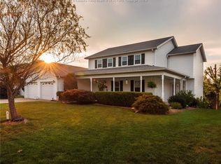 613 Steeple Chase Dr, Hurricane, WV 25526