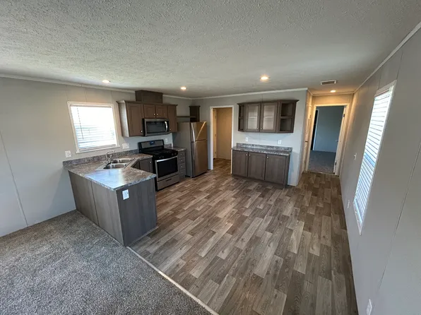 846 Kansas St #846, Belleville, MI 48111