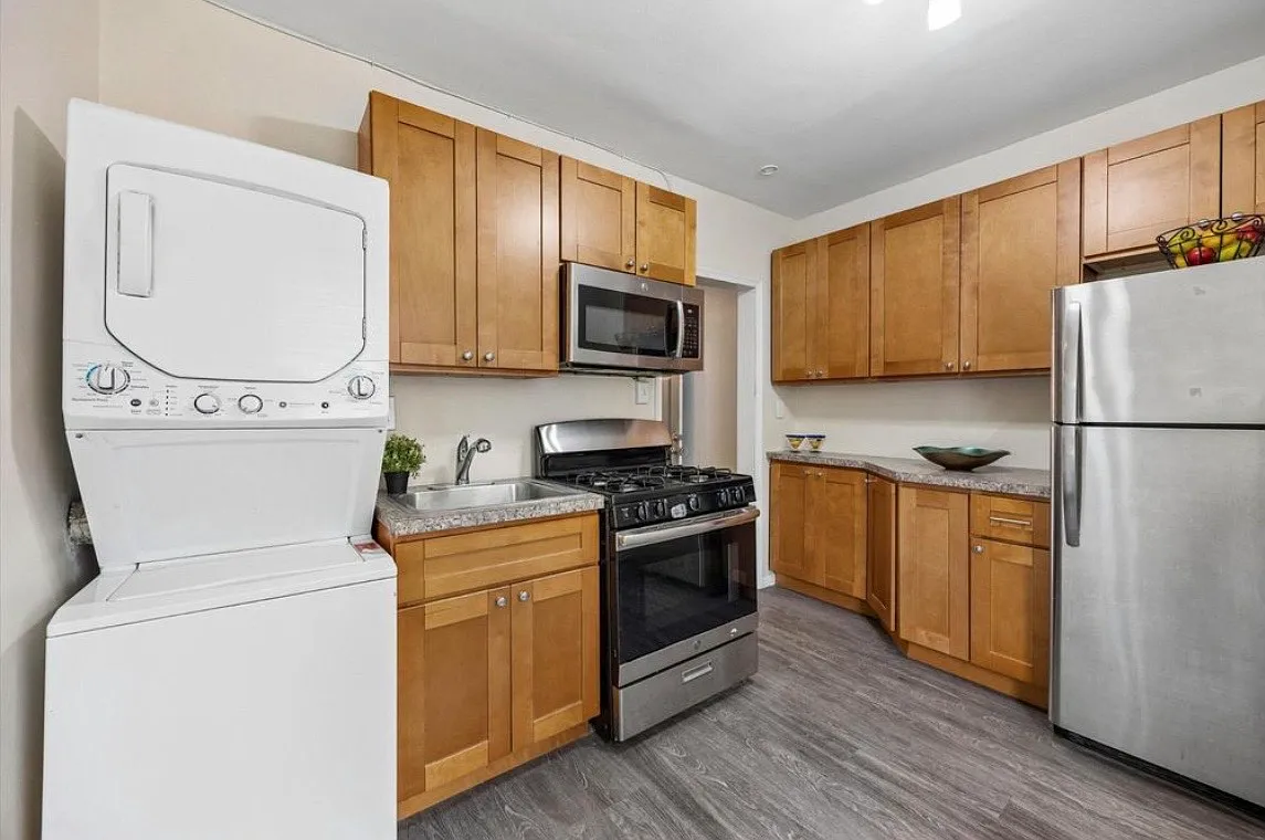 3 bed, 1125 sqft, $2,100 — Photo 1