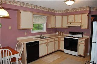 4th image of 18 Pinehollow Dr