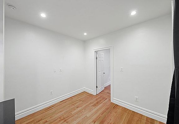 5th image of 826 9th Ave APT 4RS