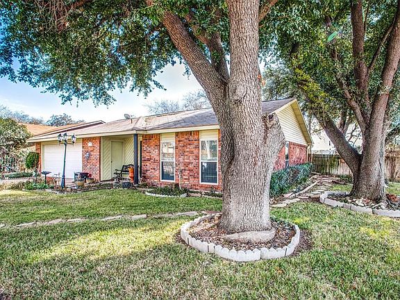 3rd image of 1733 Manor Ct