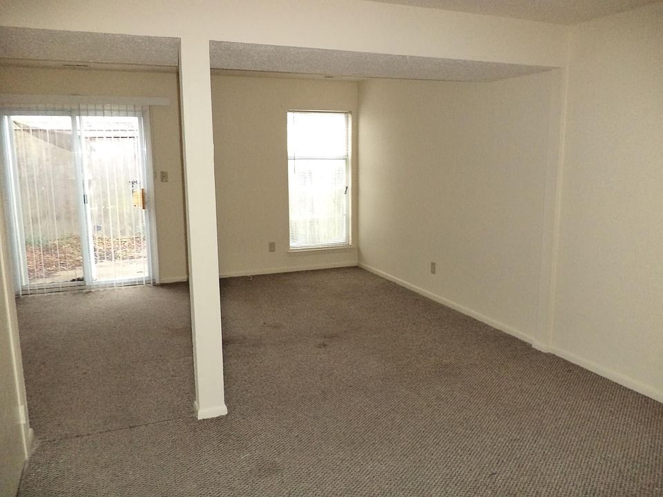 2nd image of 922 Westwind Pl