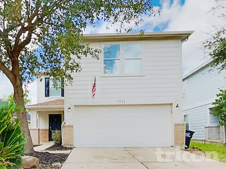 7711 Cypress Edge Dr — Photo 2