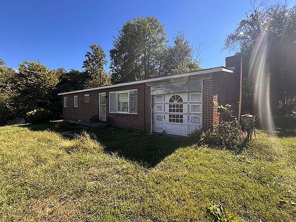 2nd image of 151 Mountaineer Ln