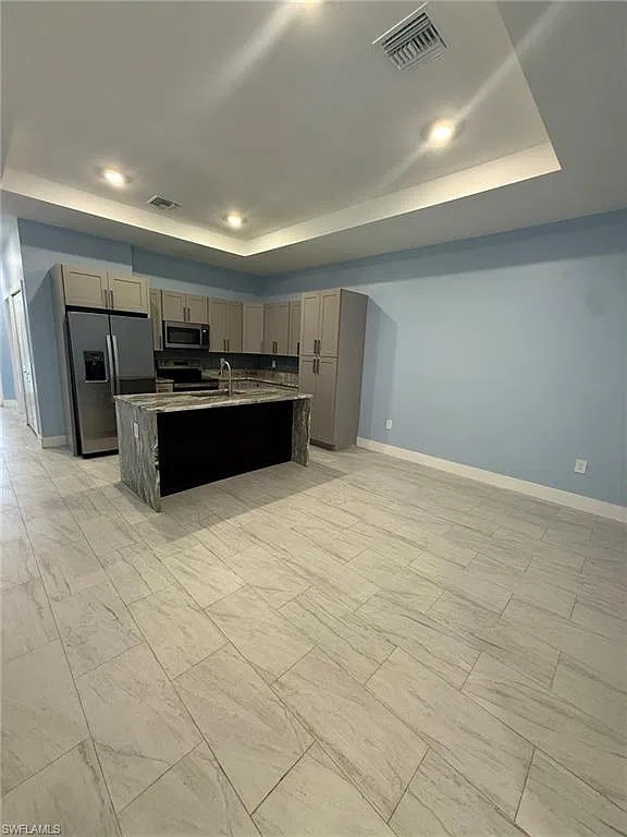 6 bed, 7.0 bath, 2228 sqft, $825 — Photo 3