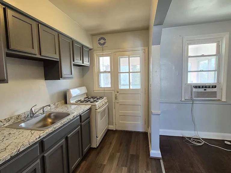 2863 Edgecombe Cir S — Photo 10