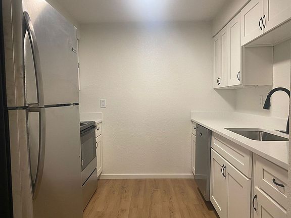 3rd image of 104 Tacoma Blvd S APT 10