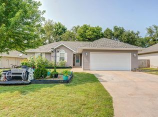 210 Kingsley Dr, Monett, MO 65708