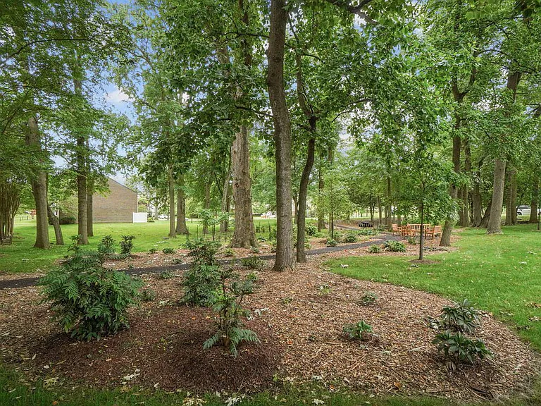 15100 Interlachen Dr #821 — Photo 43