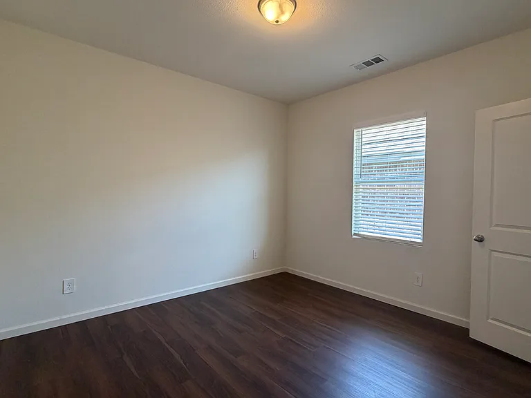 717 Yorkshire Dr — Photo 18