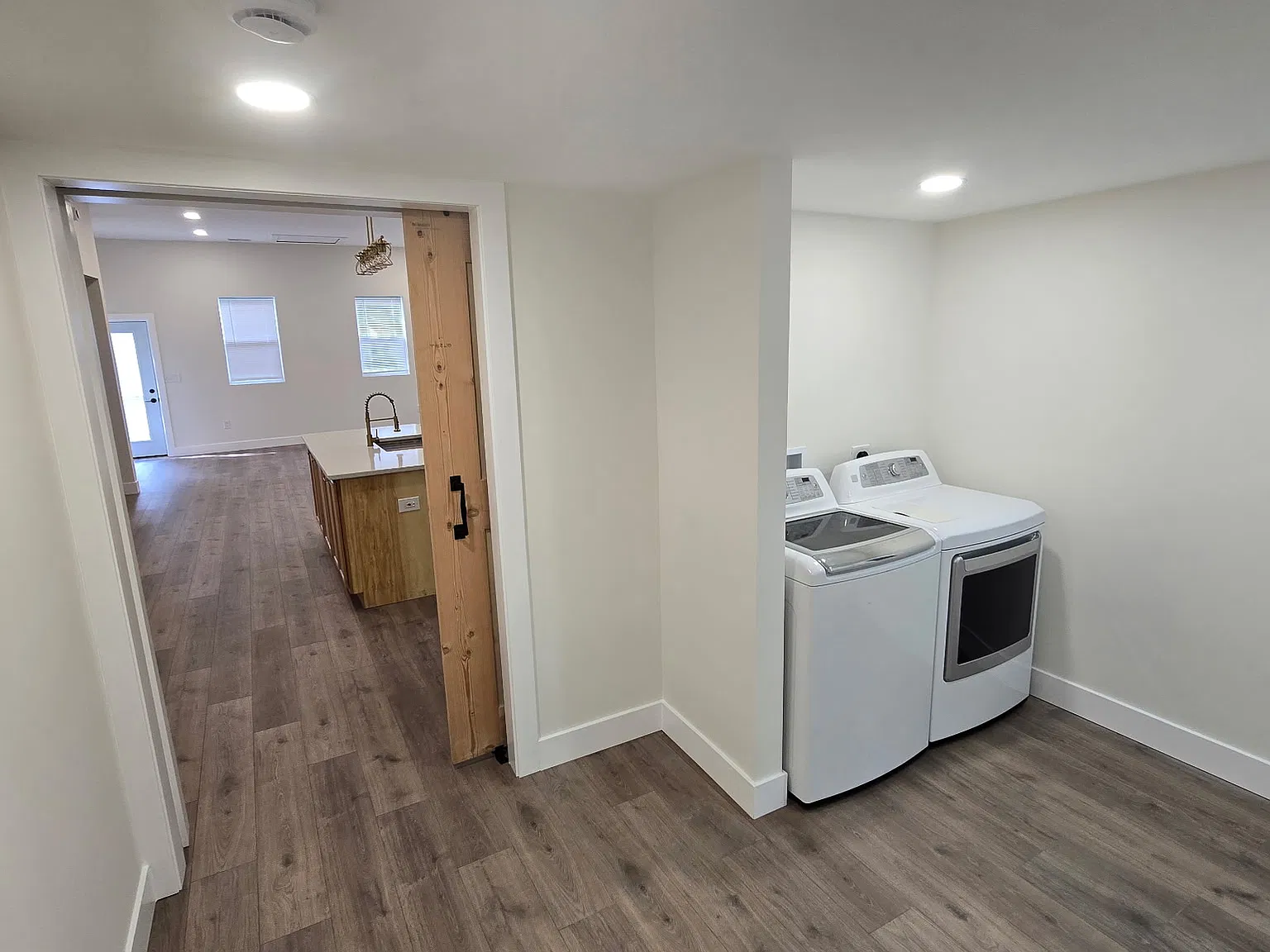 1322 Goodwood Ave — Photo 4
