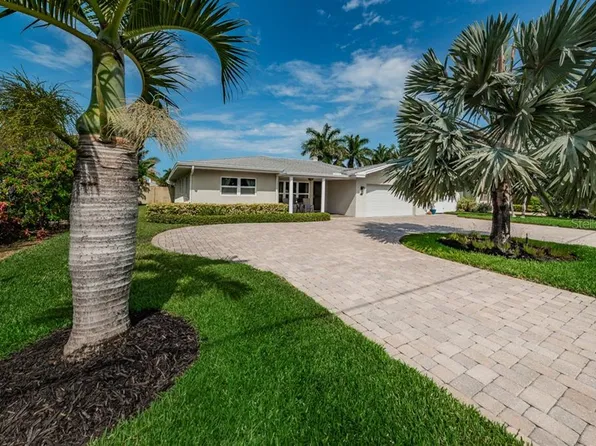 10122 Yacht Club Dr, Treasure Island, FL 33706
