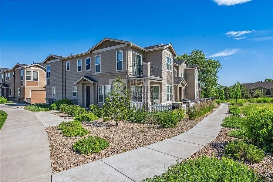 Beautiful Townhome in the desirable Weston Neighborhood — Photo 3