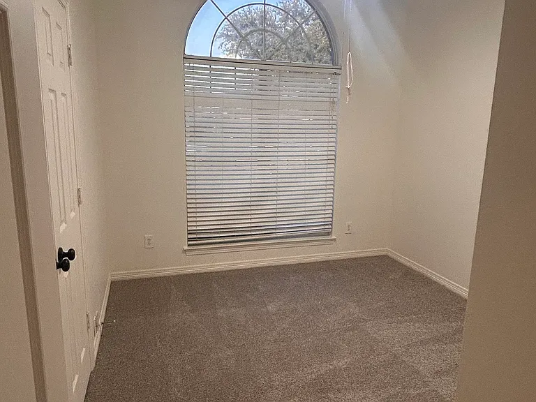 8161 Durham Dr — Photo 9