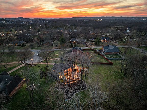 5th image of 9422 Berkshire Ct