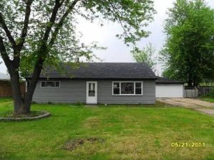 34W806 N James Dr photo 1
