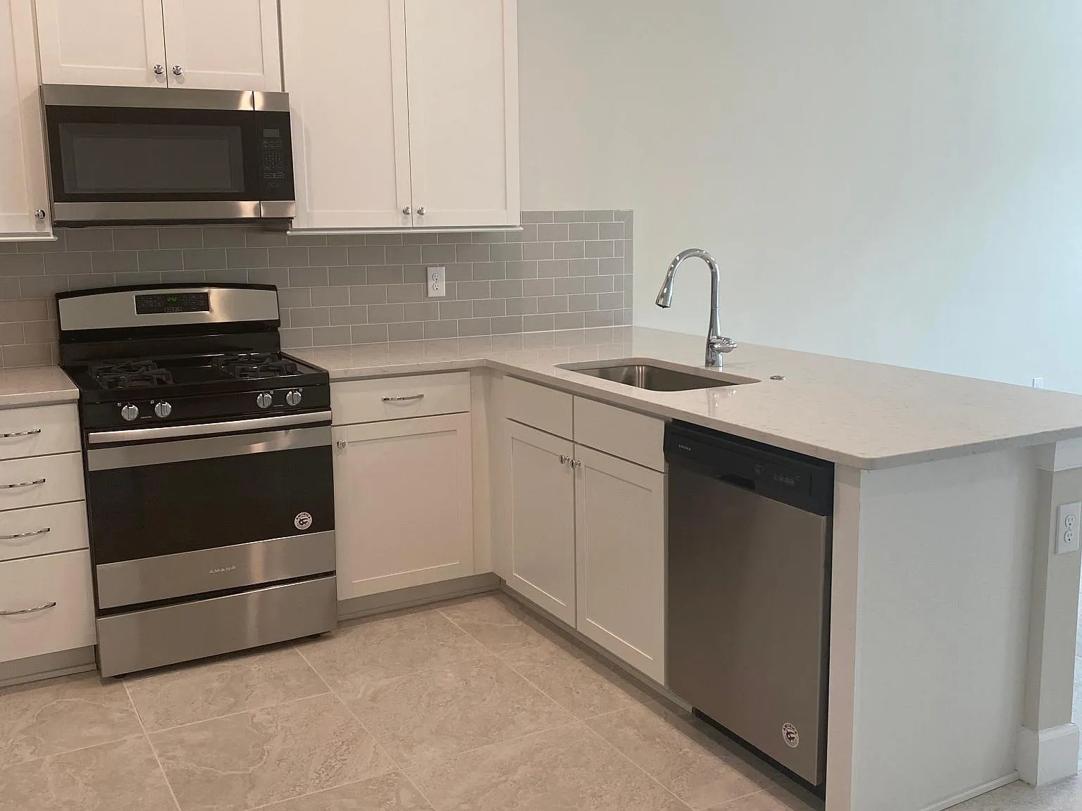 11924 Pebble Dr — Photo 3