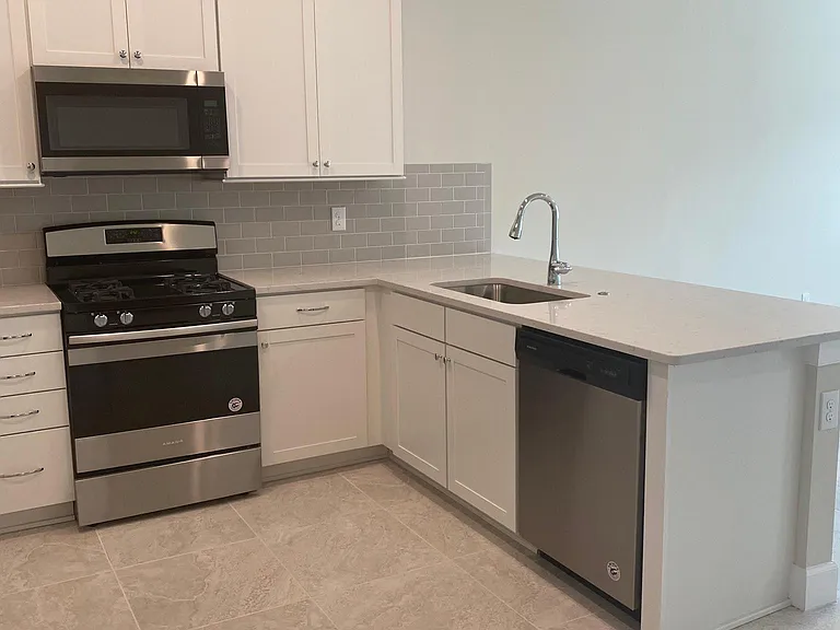 11924 Pebble Dr — Photo 3