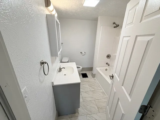 211 Columbia St — Photo 27