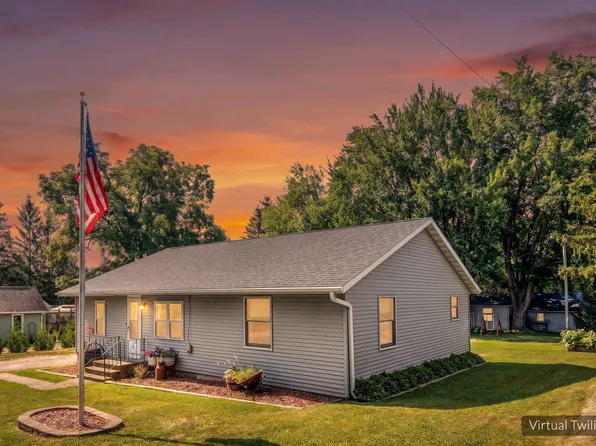 W2333 Commercial St, Poy Sippi, WI 54967