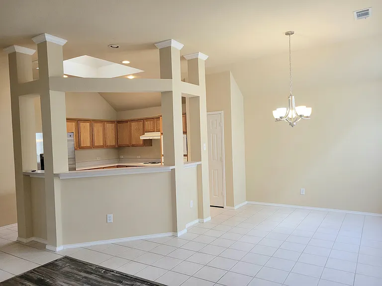 7905 Country Ridge Ln — Photo 3