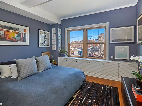 3rd image of 2 Horatio St APT 17H