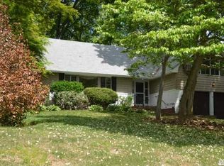 53 Harwood Dr E, Glen Cove, NY 11542