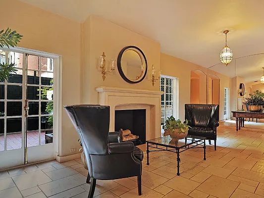 Sold by Sotheby's International Realty | media 7