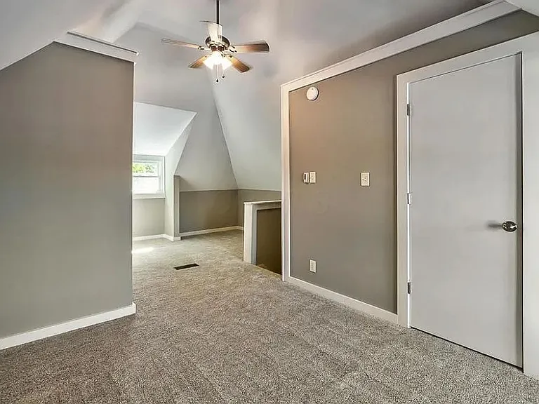 1348 Summit St — Photo 10