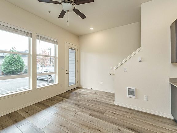 5th image of 2713 E Evergreen Blvd #106
